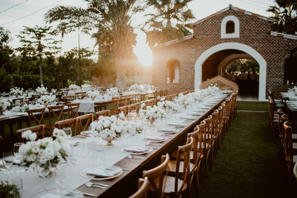 2021 wedding trends - al fresco dining