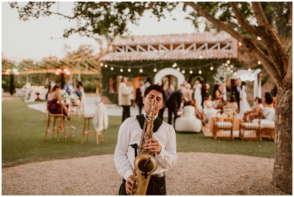 Wedding music and cocktail hour
